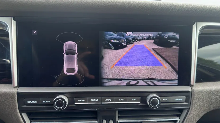PORSCHE Macan -