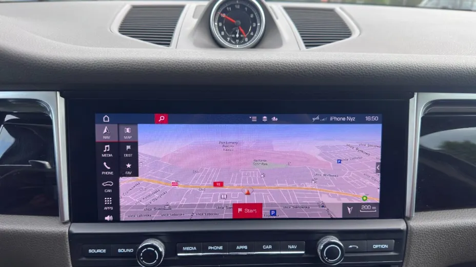 PORSCHE Macan -