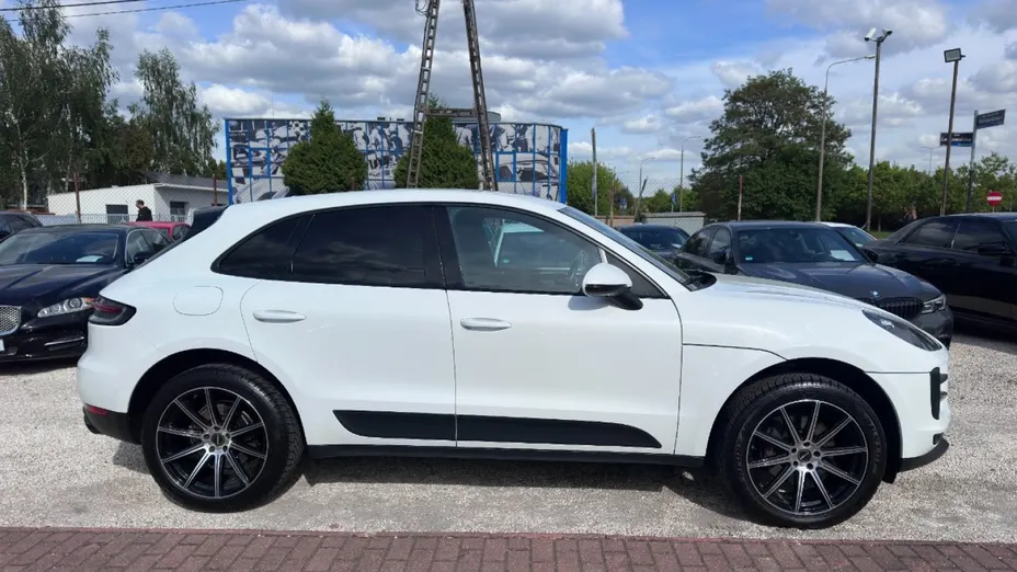 PORSCHE Macan -