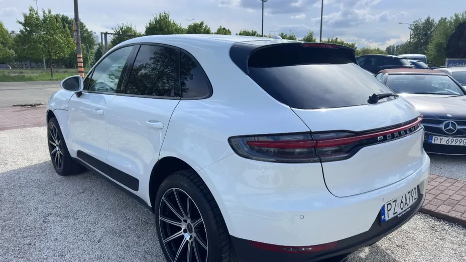 PORSCHE Macan -