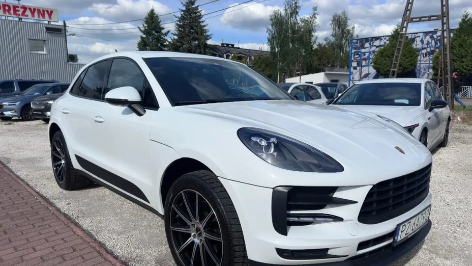 PORSCHE Macan -