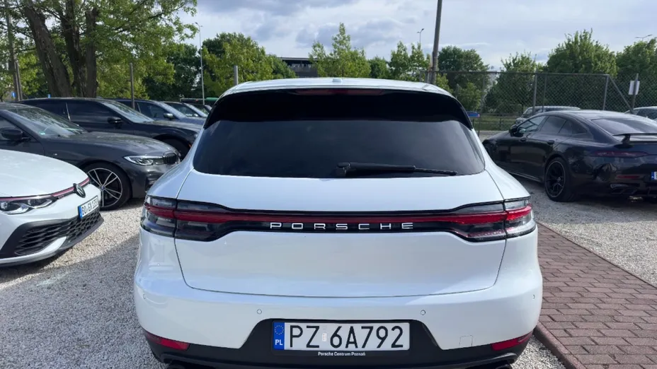 PORSCHE Macan -