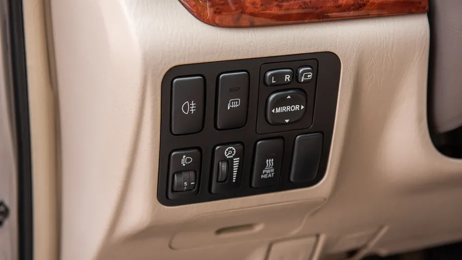 TOYOTA Land Cruiser -