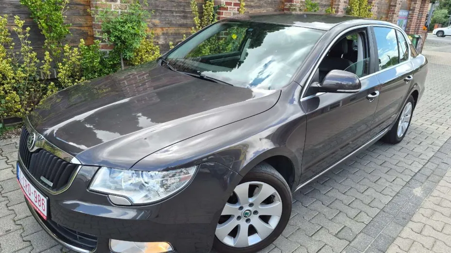 SKODA Superb -