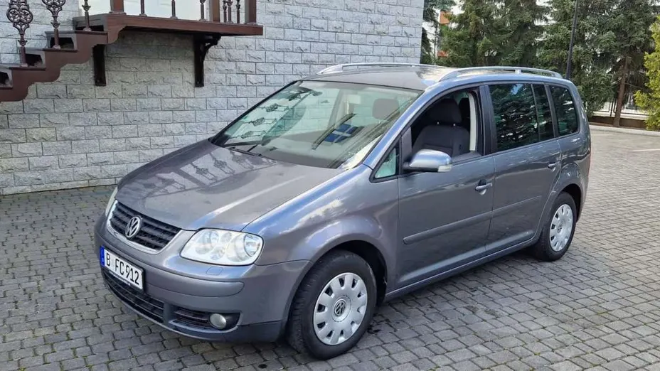VOLKSWAGEN Touran -