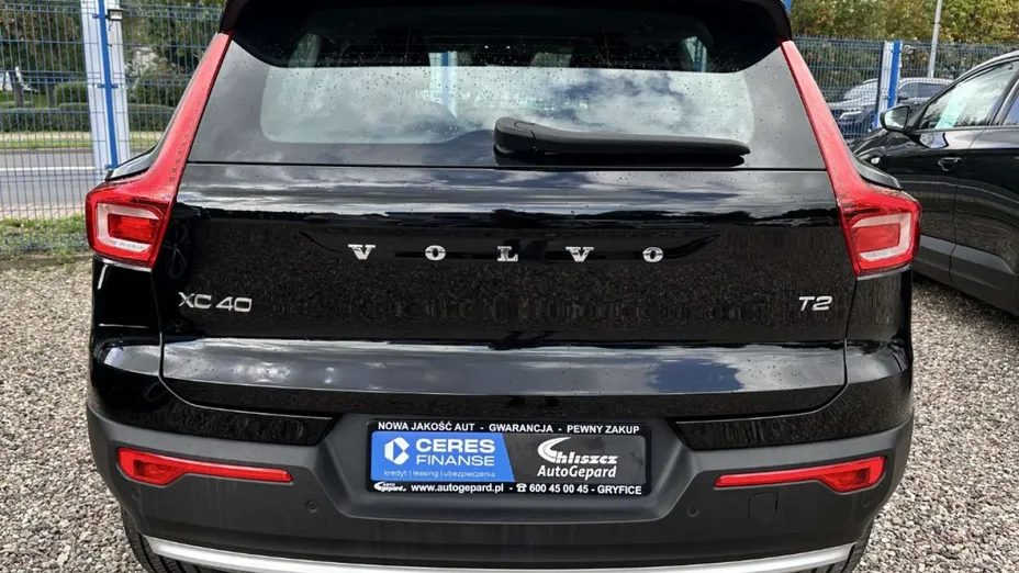 VOLVO XC40 -