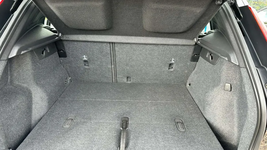 VOLVO XC40 -