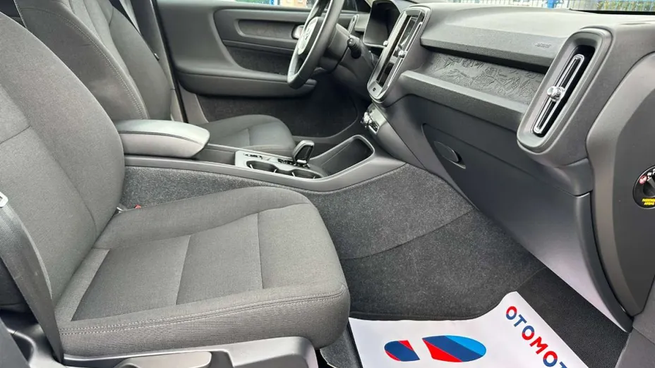 VOLVO XC40 -