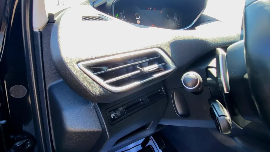 PEUGEOT 3008 -