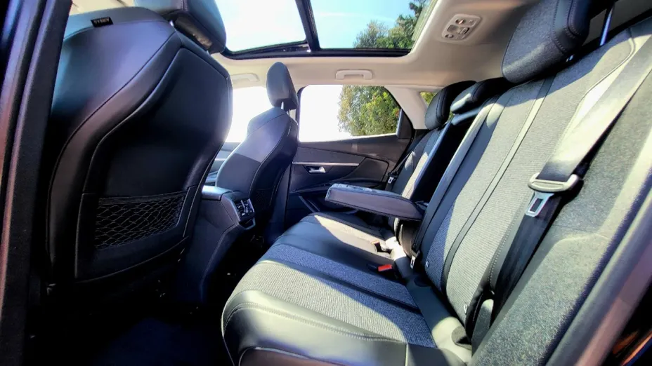 PEUGEOT 3008 -