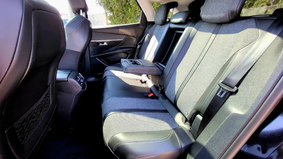 PEUGEOT 3008 -
