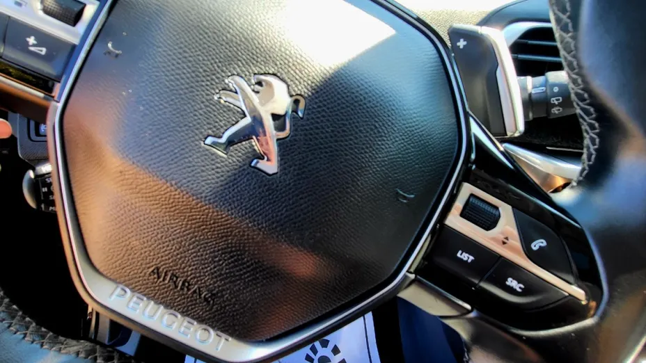 PEUGEOT 3008 -