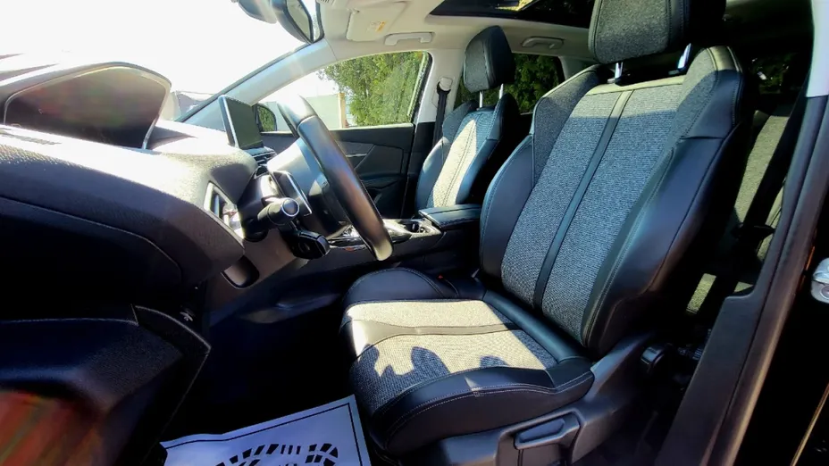 PEUGEOT 3008 -