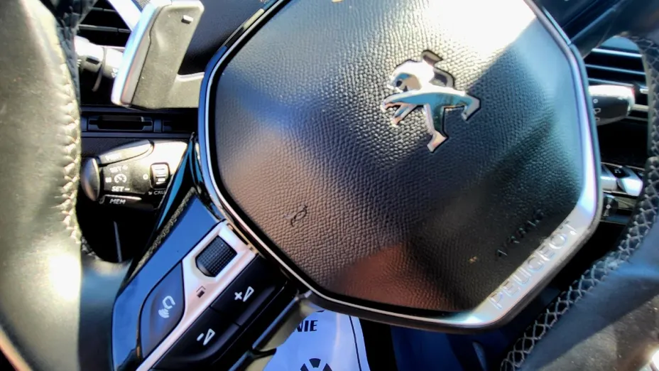 PEUGEOT 3008 -