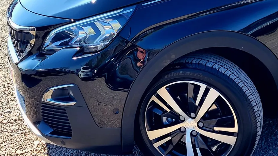 PEUGEOT 3008 -