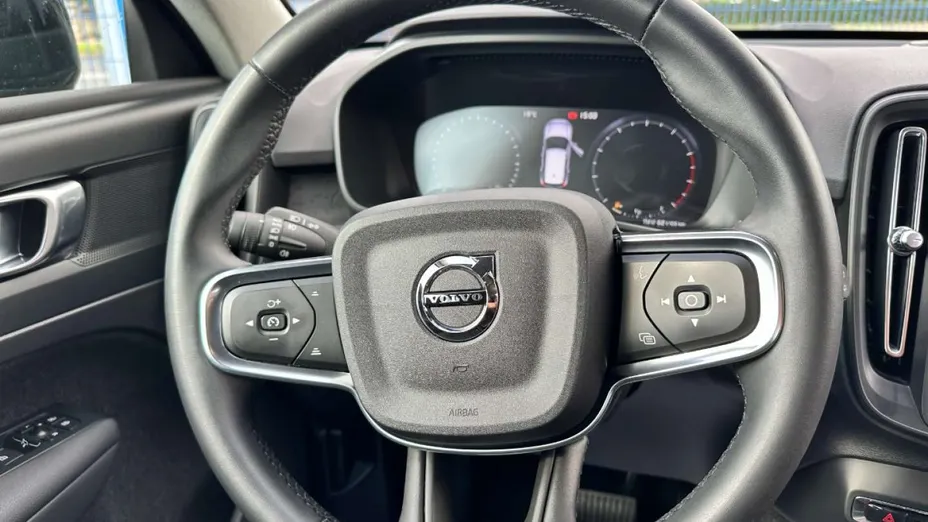VOLVO XC40 -