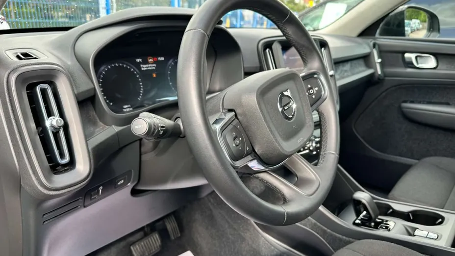 VOLVO XC40 -