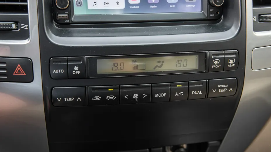 TOYOTA Land Cruiser -