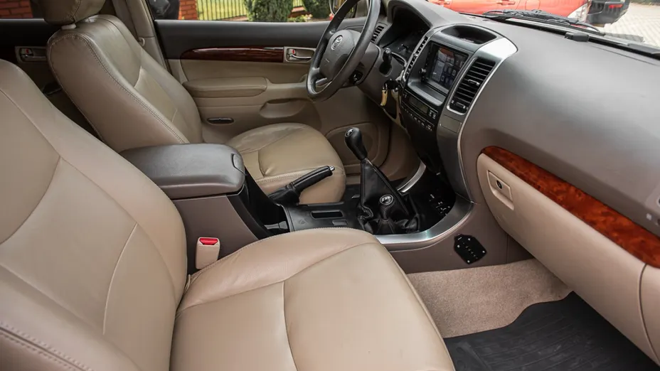 TOYOTA Land Cruiser -