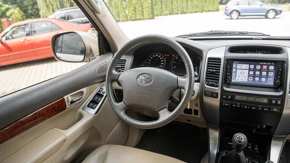 TOYOTA Land Cruiser -