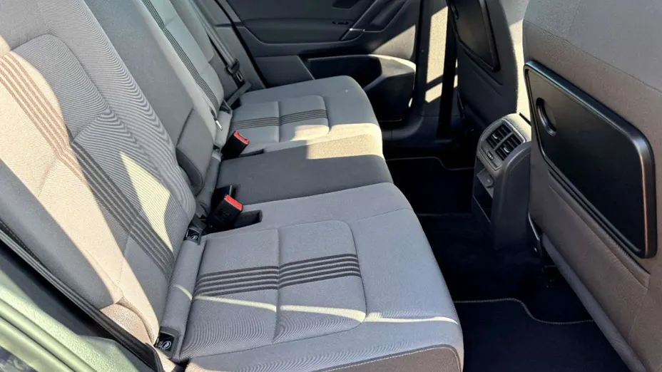 VOLKSWAGEN Golf Sportsvan -
