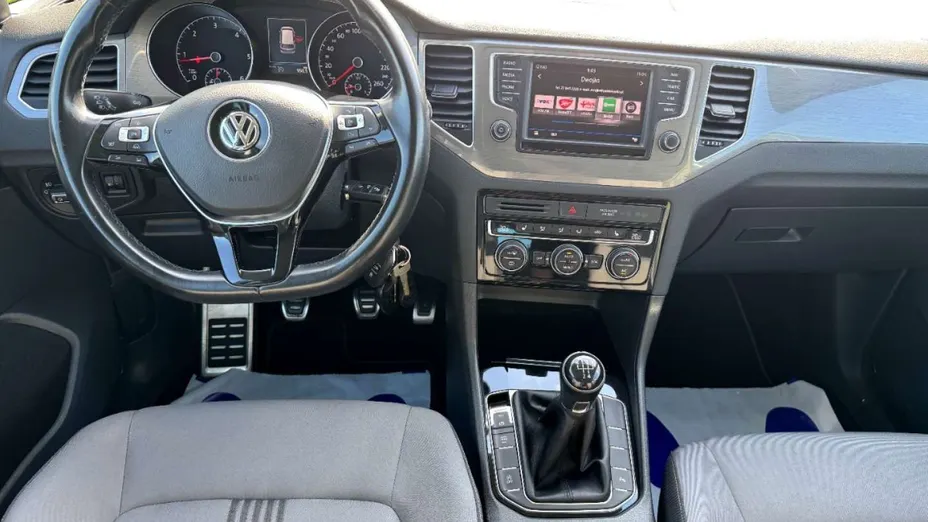 VOLKSWAGEN Golf Sportsvan -