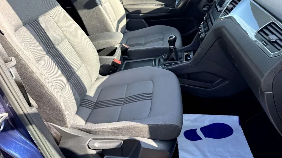 VOLKSWAGEN Golf Sportsvan -