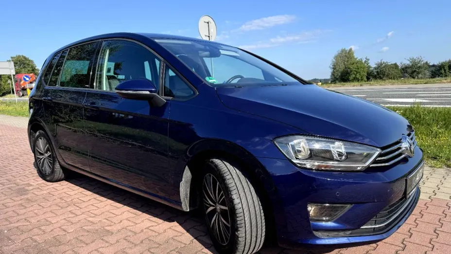 VOLKSWAGEN Golf Sportsvan -