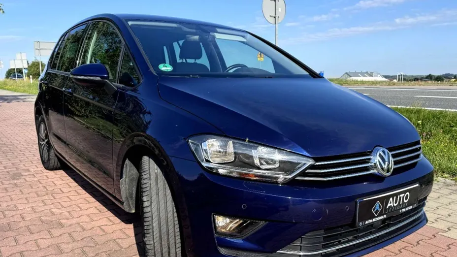 VOLKSWAGEN Golf Sportsvan -
