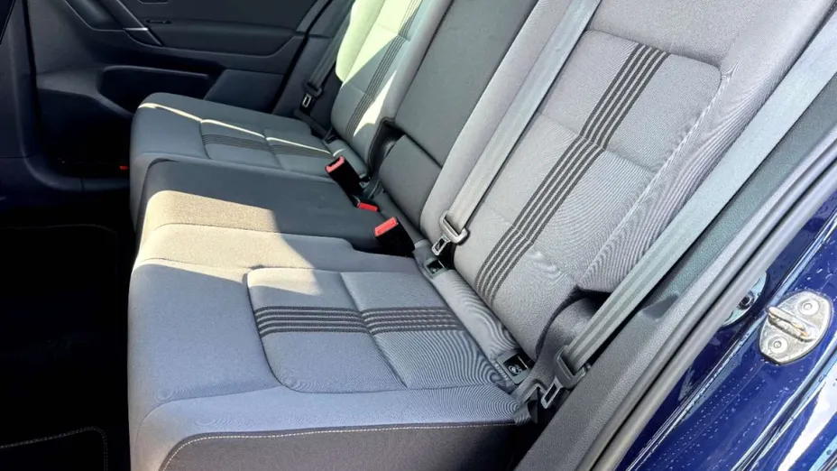 VOLKSWAGEN Golf Sportsvan -
