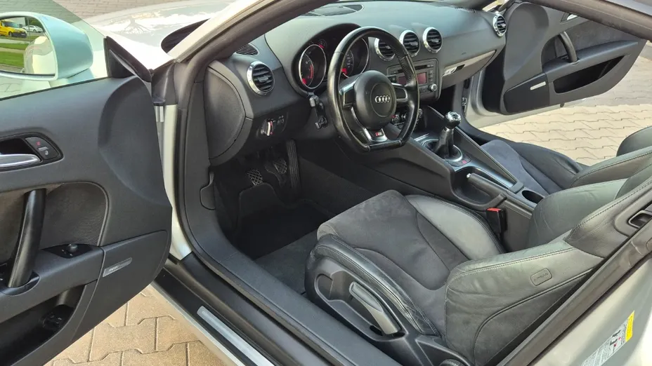 AUDI TT -
