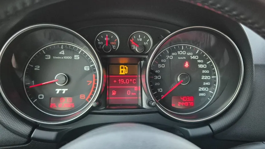 AUDI TT -