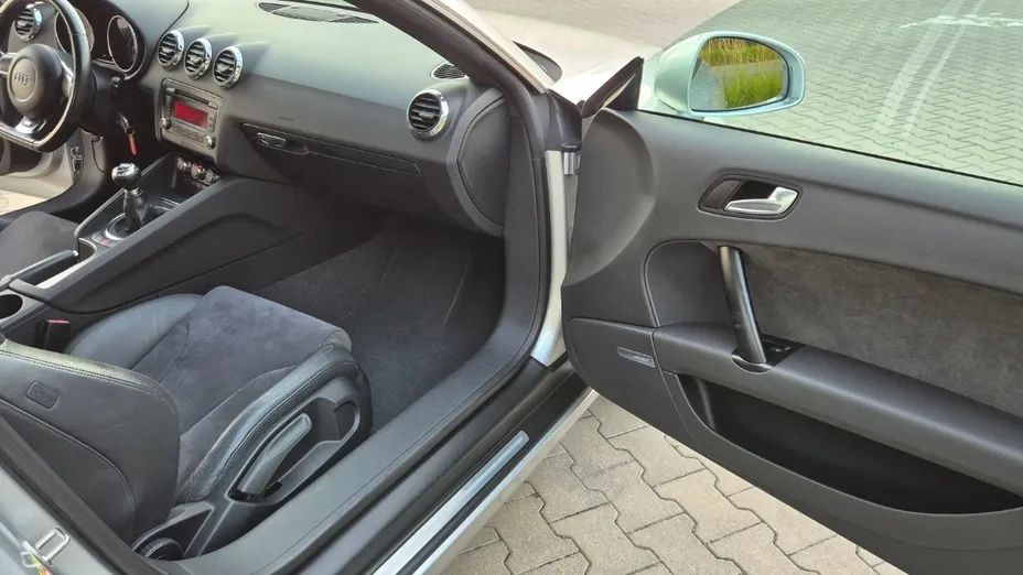 AUDI TT -
