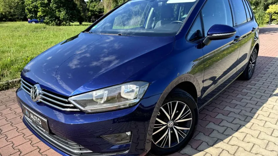 VOLKSWAGEN Golf Sportsvan -