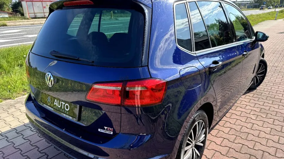 VOLKSWAGEN Golf Sportsvan -