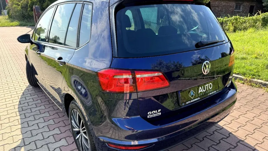 VOLKSWAGEN Golf Sportsvan -