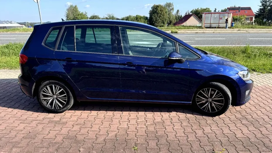 VOLKSWAGEN Golf Sportsvan -
