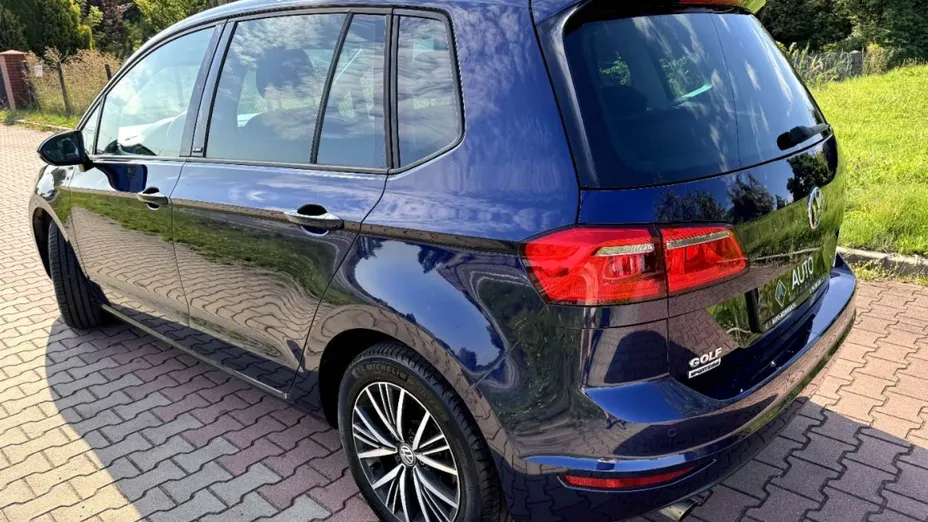 VOLKSWAGEN Golf Sportsvan -