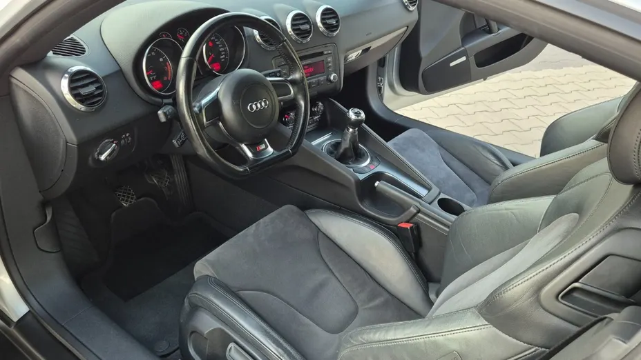 AUDI TT -