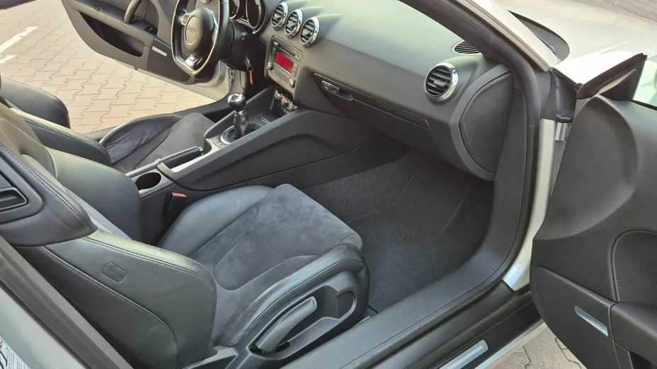 AUDI TT -
