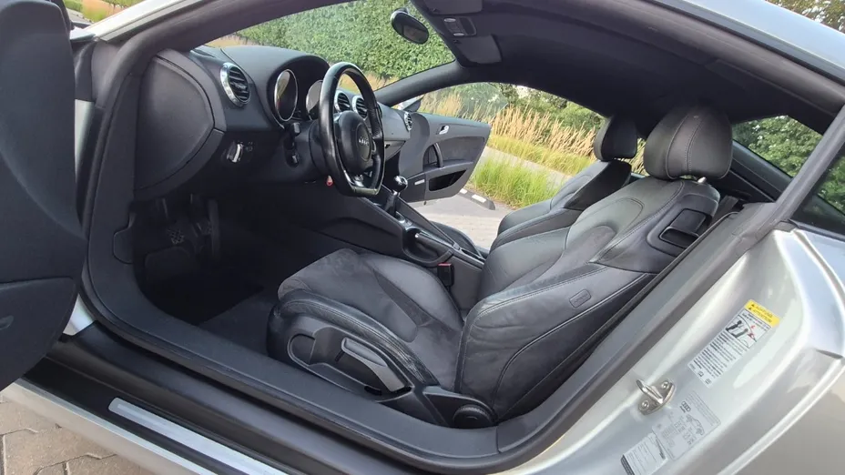 AUDI TT -