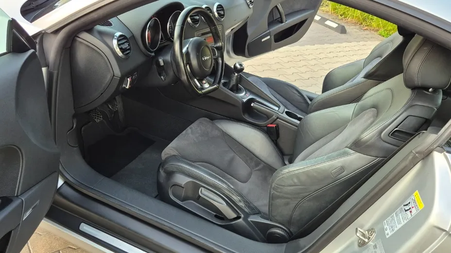 AUDI TT -