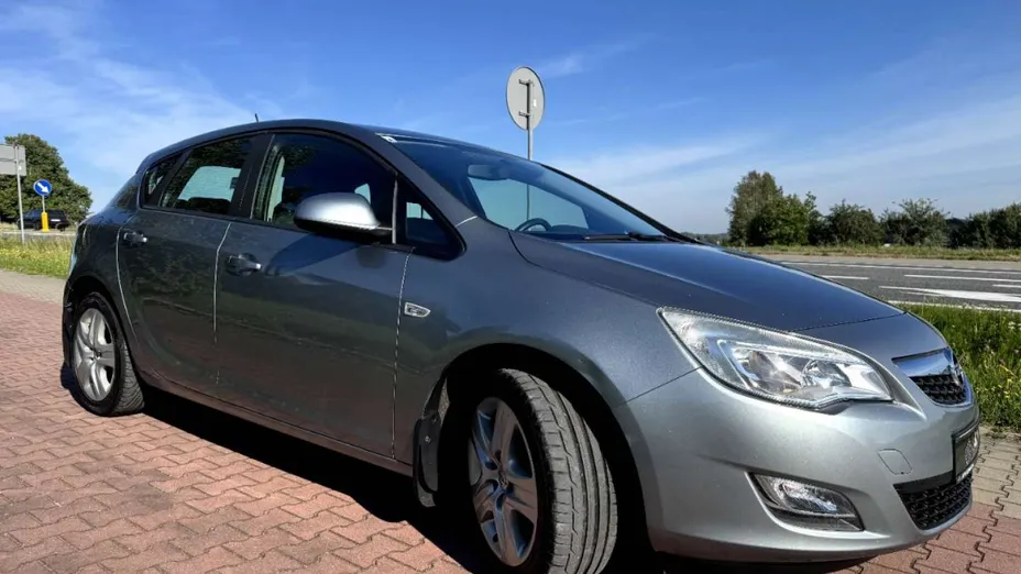 OPEL Astra -