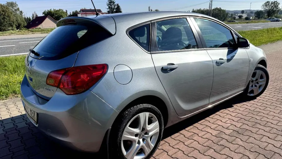 OPEL Astra -