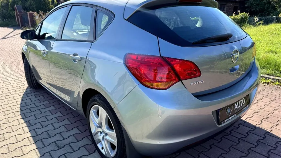 OPEL Astra -