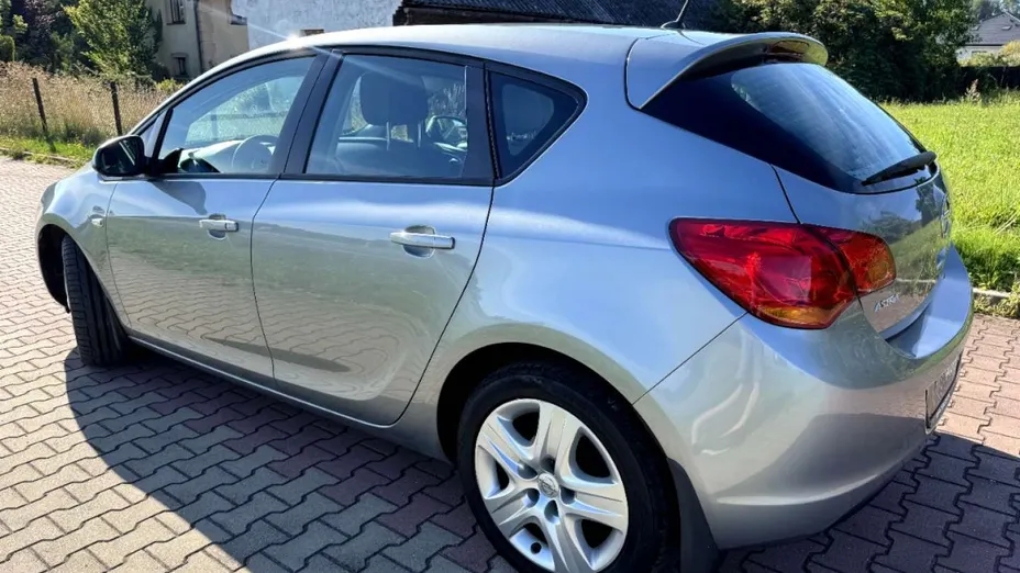 OPEL Astra -