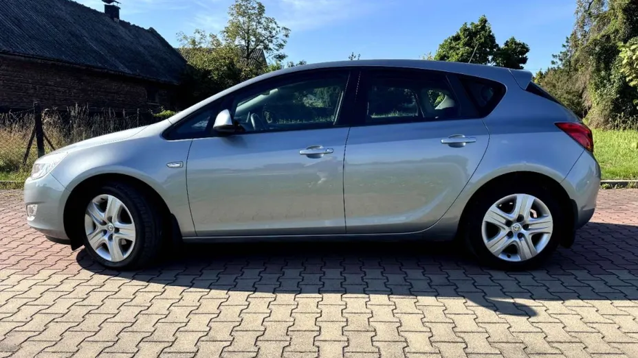 OPEL Astra -