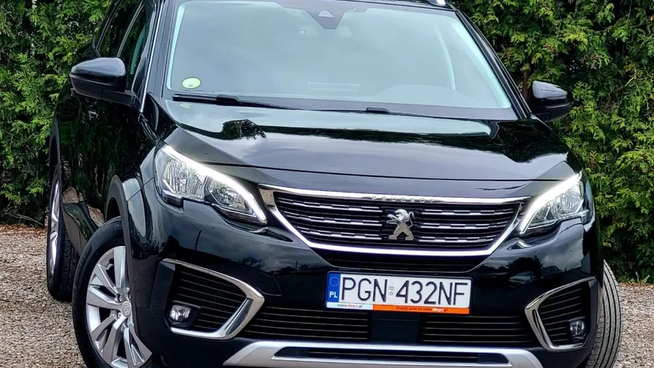 PEUGEOT 5008 -