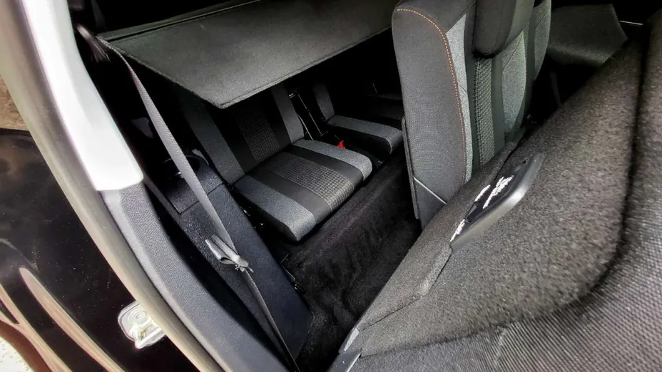 PEUGEOT 5008 -