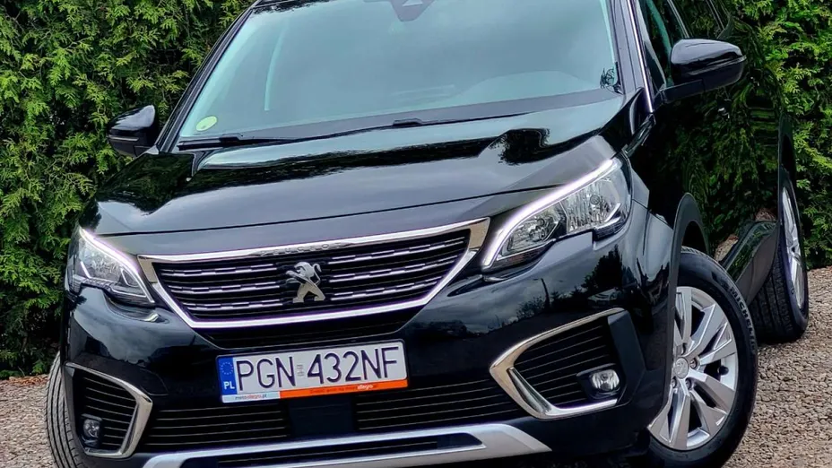 PEUGEOT 5008 -